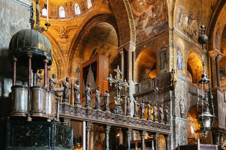 Venice: St. Mark's Basilica & Doge's Palace Tour with Ticket - Inside St. Mark’s Basilica, gold mosaics and strict rules