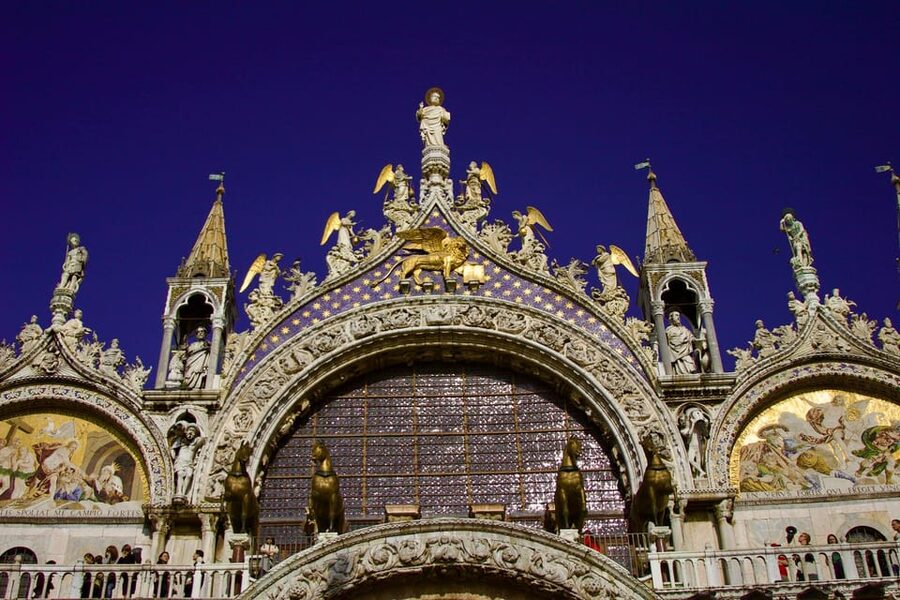 Venice: St. Mark's Basilica Ticket with Audio Guide - Using the multilingual audio guide