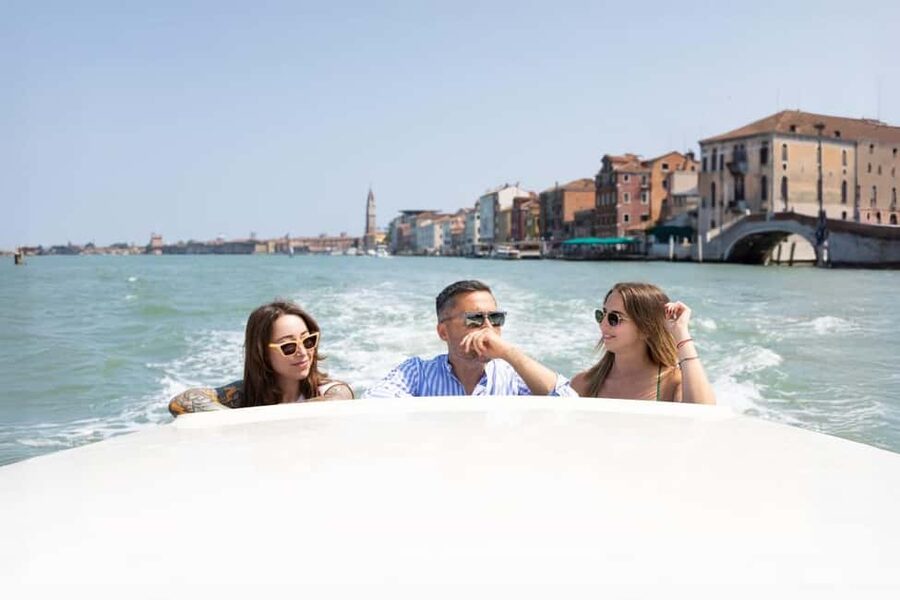 Venice: St Mark's, Doge's Palace, Murano & Burano Day Tour - Burano’s painted houses and old lace tradition