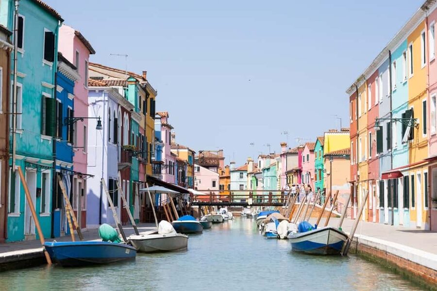 Venice: St Mark's, Doge's Palace, Murano & Burano Day Tour - Two guides, two parts, and a busy schedule