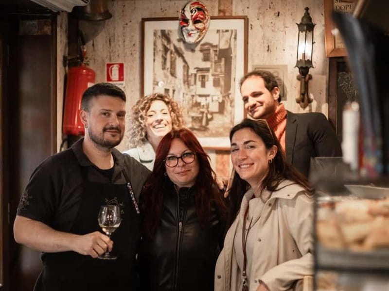 Venice: The Ultimate Food Tour with Wine & Spritz - What the guide adds to the food