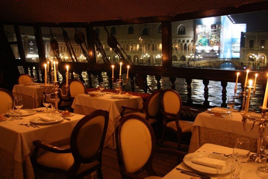 Venice: Venetian Lagoon Tour and Galleon Dinner - Leaving Venice as the light fades