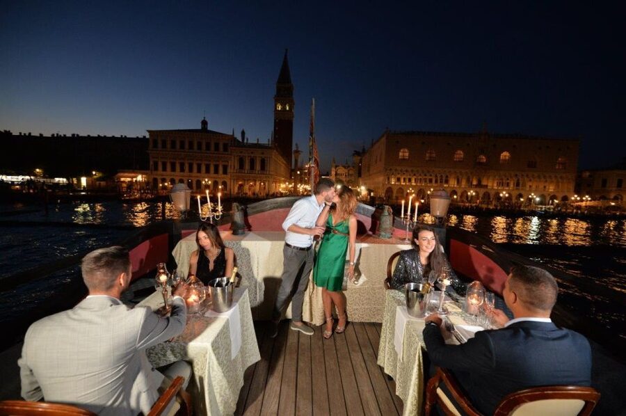 Venice: Venetian Lagoon Tour and Galleon Dinner - Accessibility and special occasions