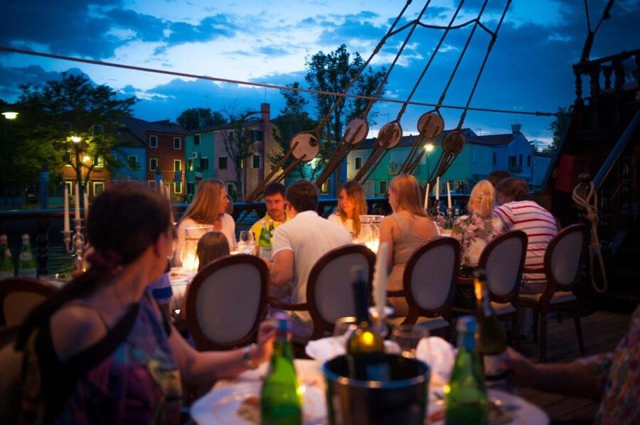 Venice: Venetian Lagoon Tour and Galleon Dinner - Choosing between central deck, prow, and stern
