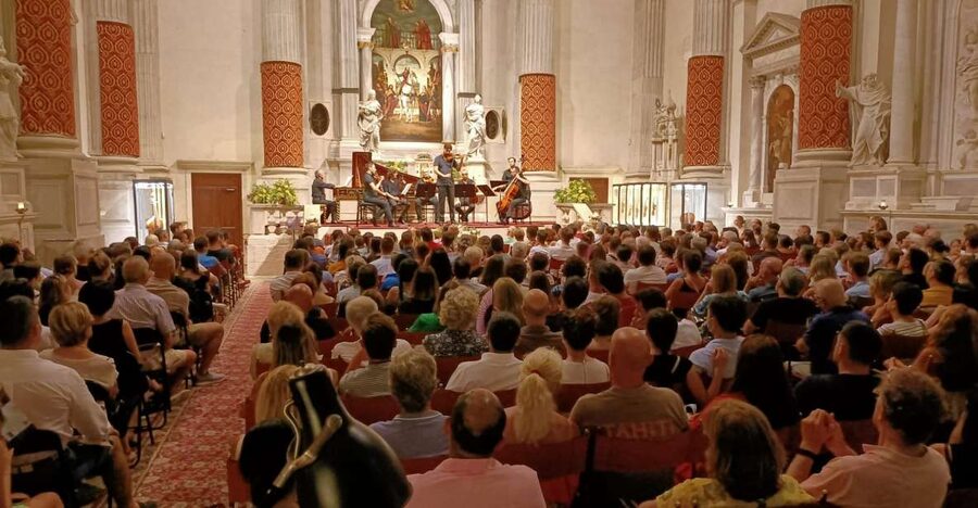 Venice: Vivaldi's Four Seasons Concert & Music Museum Visit - Comfort, Crowds, and the Small Drawbacks