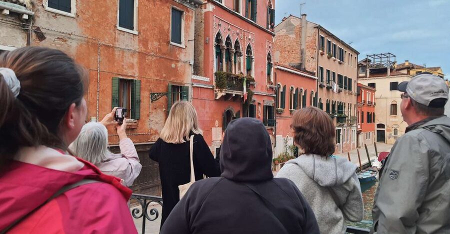Venice: Walking Guided Tour of the City Must-See Sites - What You Get for $44