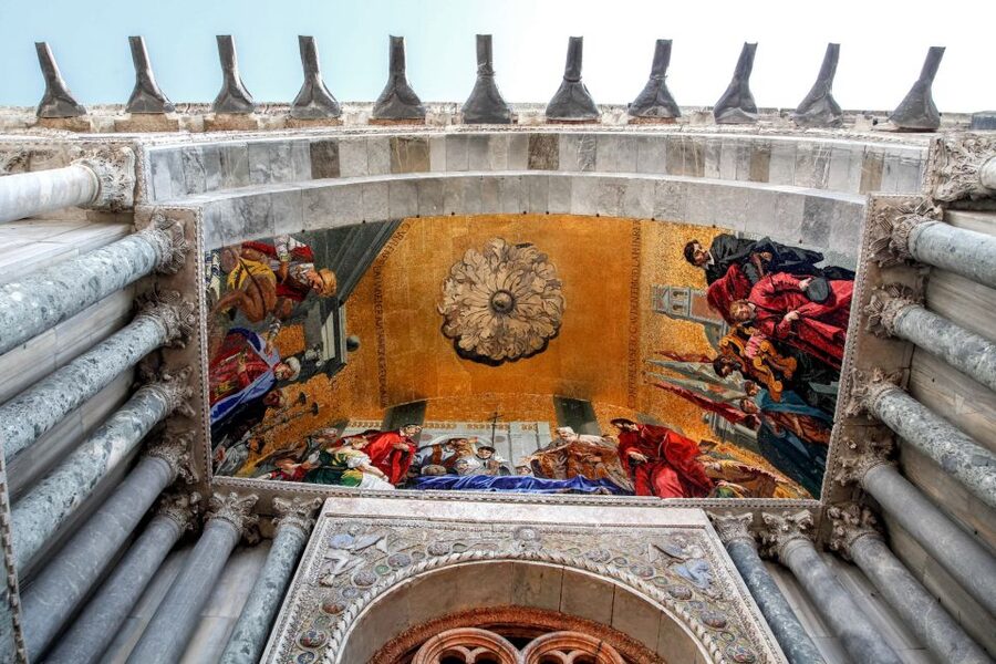 Venice: Walking tour, Doge Palace, & St. Mark's Basilica - Entering the Doge’s Palace
