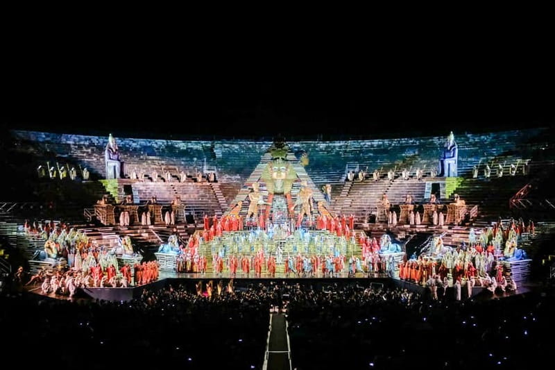 Verona: Arena di Verona Opera Ticket - The optional one-hour walk through Verona