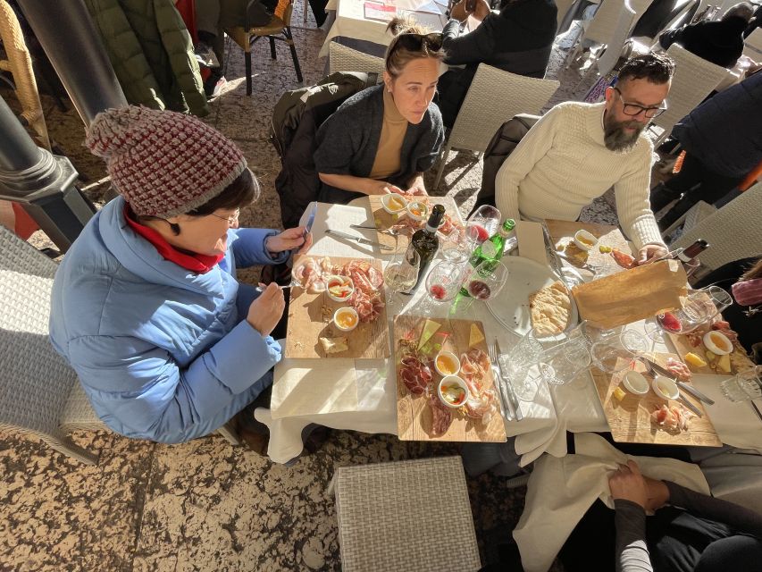 Verona: City Walking Tour with Cable Car & Wine Aperitif - The five-minute ride to Castel San Pietro