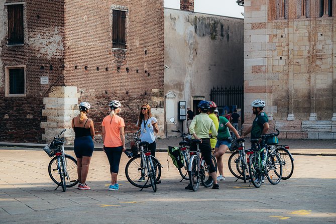Verona e-bike tour: city center and panoramic views - Climbing Via Torricelle to Castel San Pietro