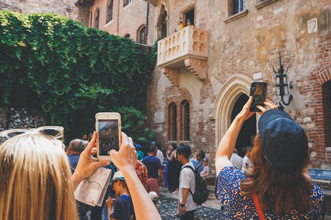 Verona Highlights Walking Tour in Small-group - Castelvecchio and the rebuilt Scaligero Bridge