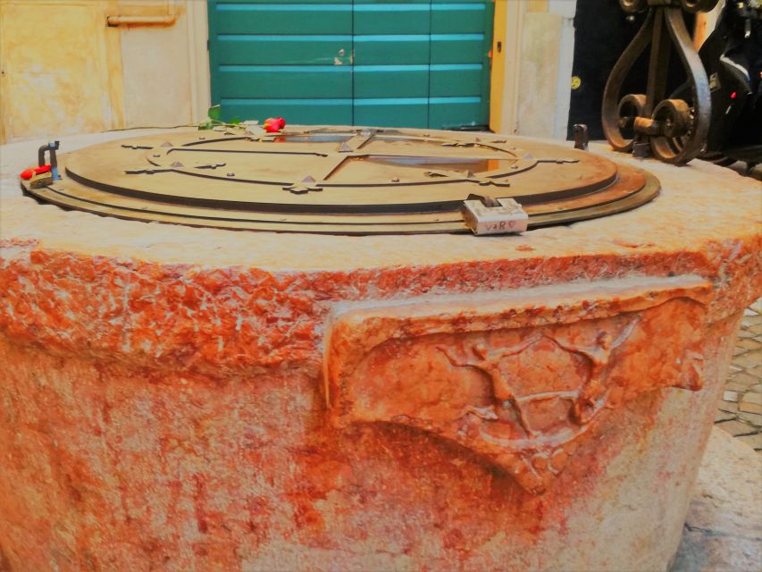 Verona: History and Hidden Gems Guided Walking Tour - Piazza dei Signori and the Scaliger world