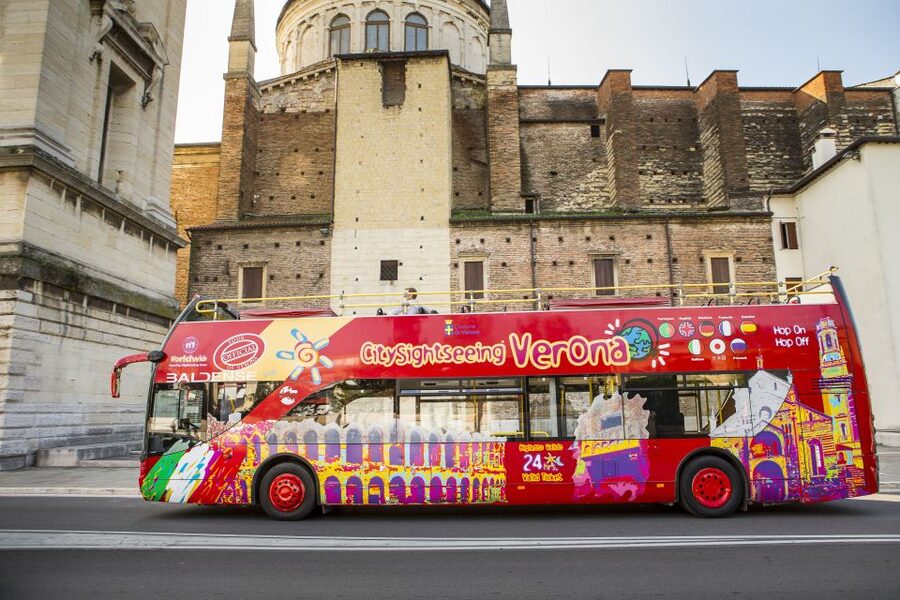 Verona: Hop-on Hop-off Tour 24 or 48-Hour Ticket - Red route: station, San Zeno, and Castelvecchio