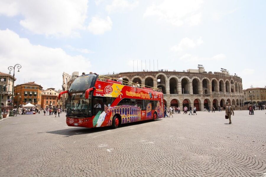 Verona: Hop-on Hop-off Tour 24 or 48-Hour Ticket - What the audio commentary adds