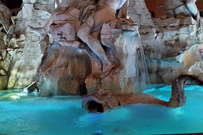 Walk the magic of Rome at night - Trevi Fountain After Sunset