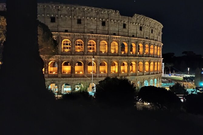 Walk the magic of Rome at night - The Colosseum From the Outside