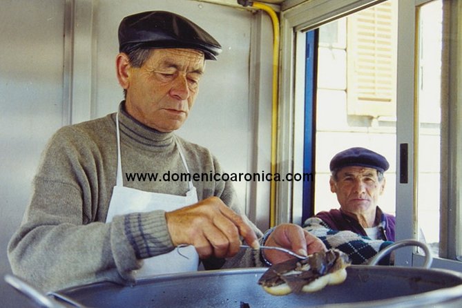 Walking Tour and street food Tour Palermo / History and Food - Quattro Canti and Fontana Pretoria